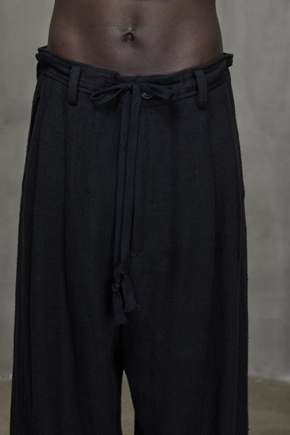 Front Pleats Drawstring Trousers Black