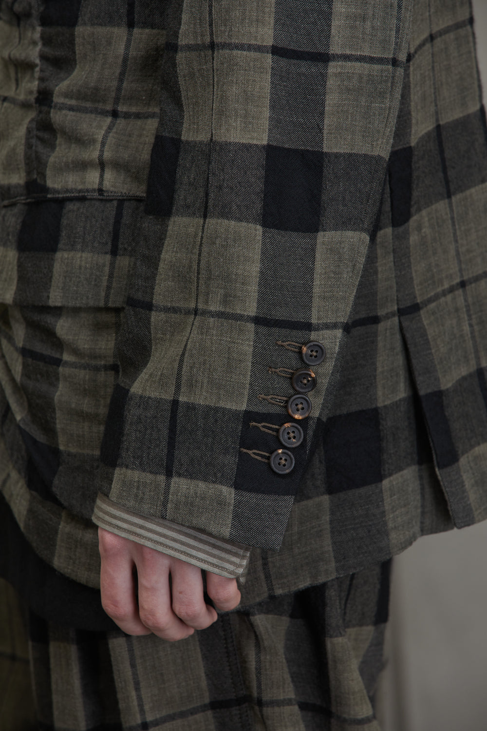 Plaid Raw Edge Shoulders Three Button Jacket