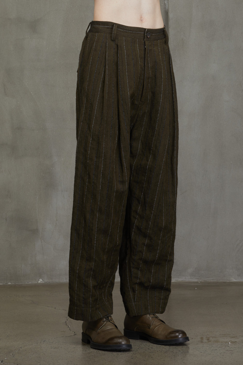 Pleats Tapered Trousers