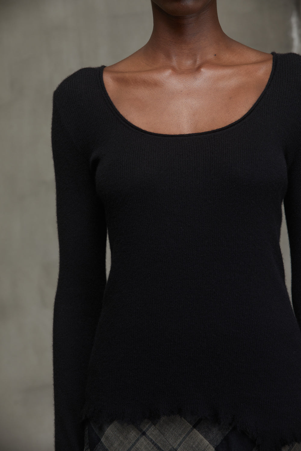 Scoop Neck Ribbed Pull Over Black