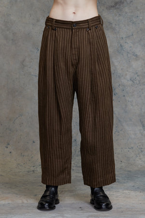 Front Pleats Tapered Long Trousers