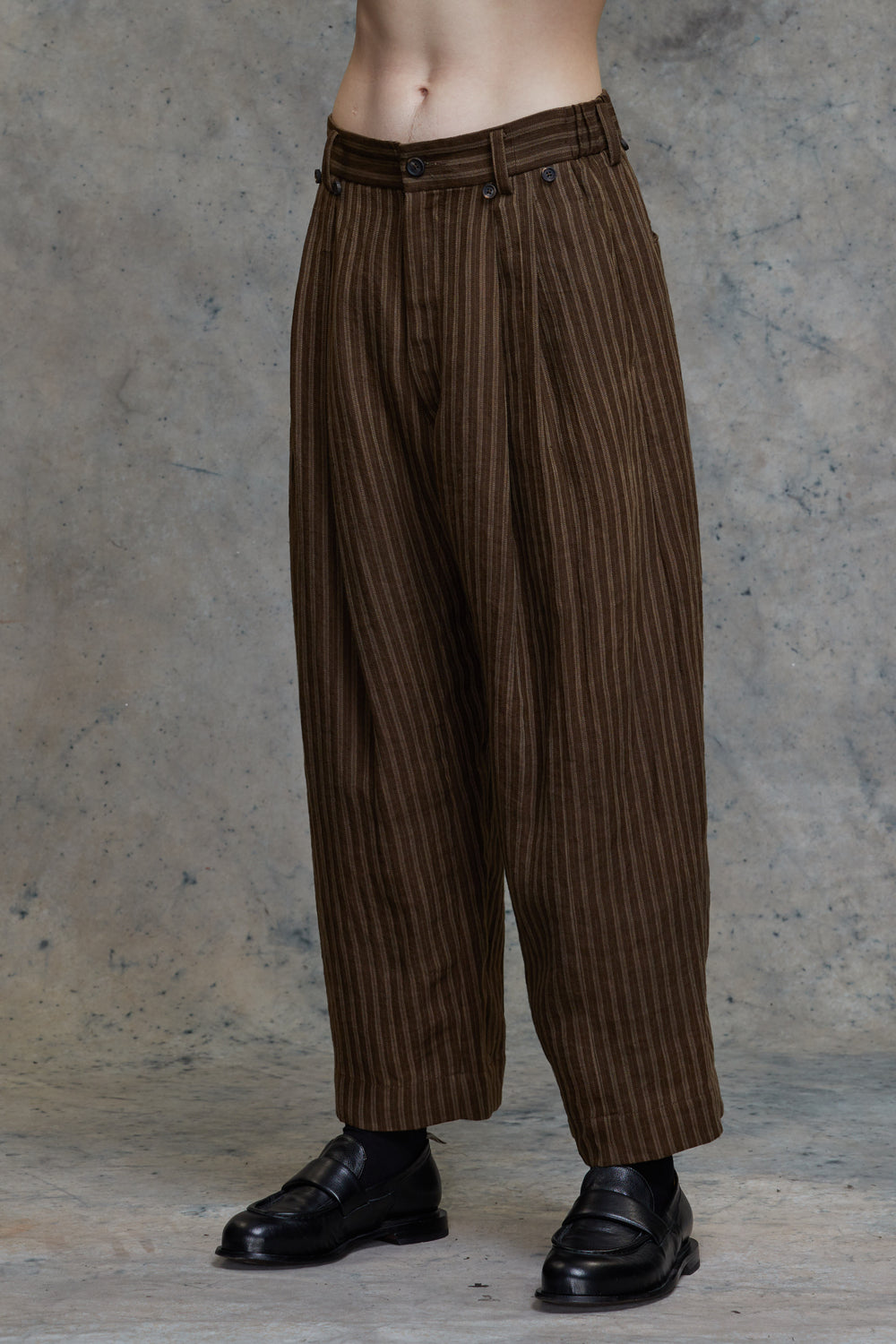 Front Pleats Tapered Long Trousers