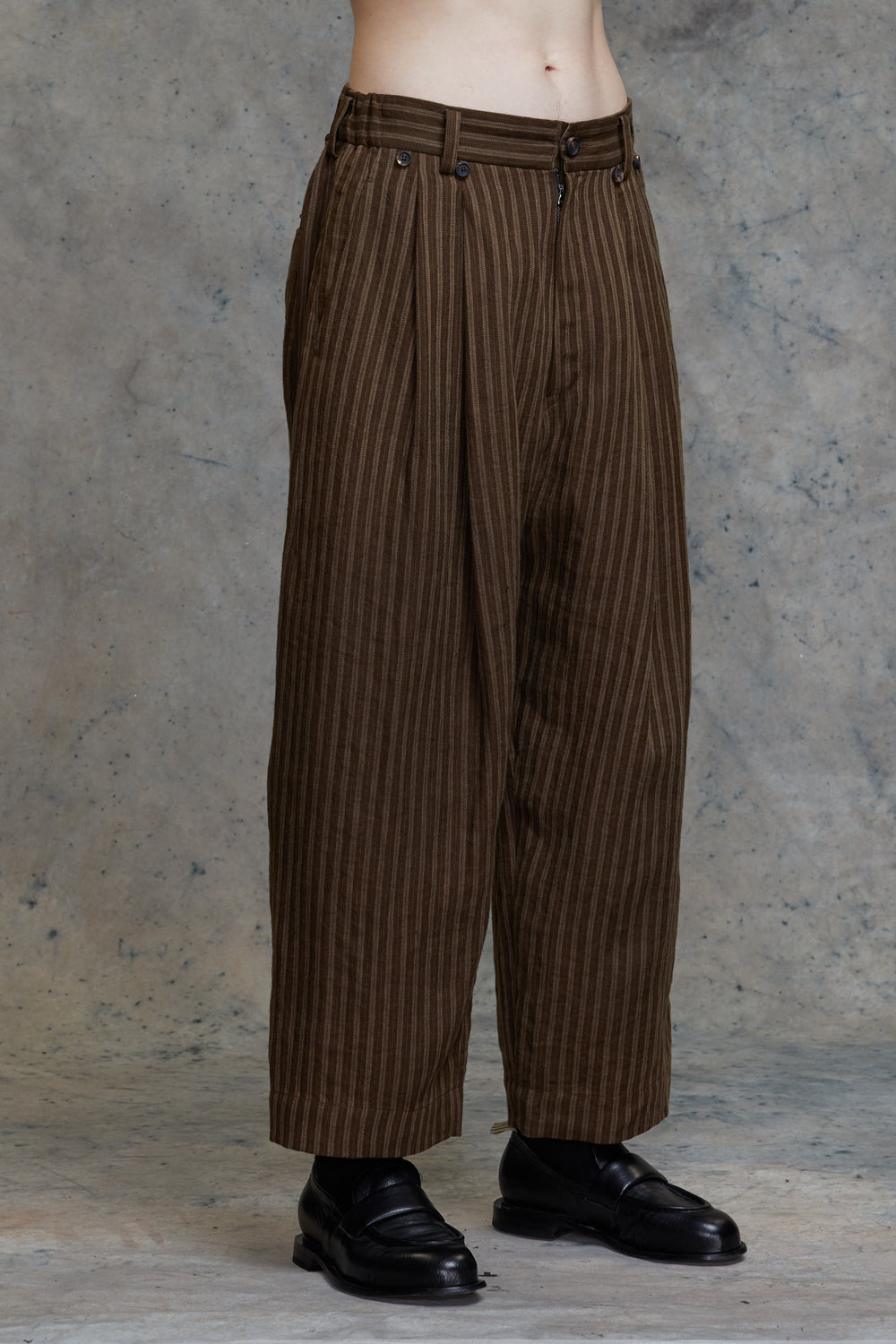 Front Pleats Tapered Long Trousers