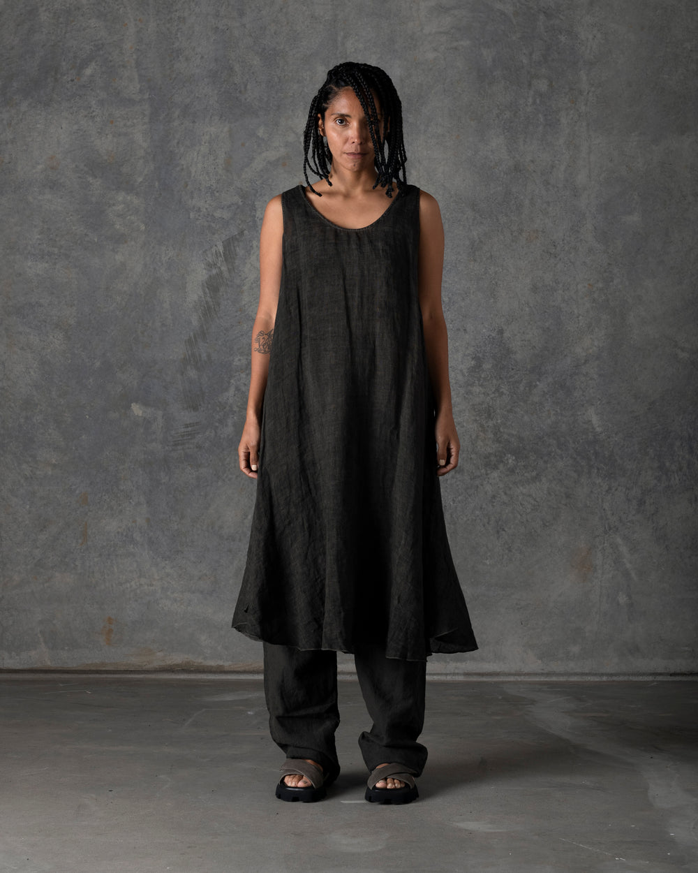 Medium Tank Dress Dark Grey / Brown T-200