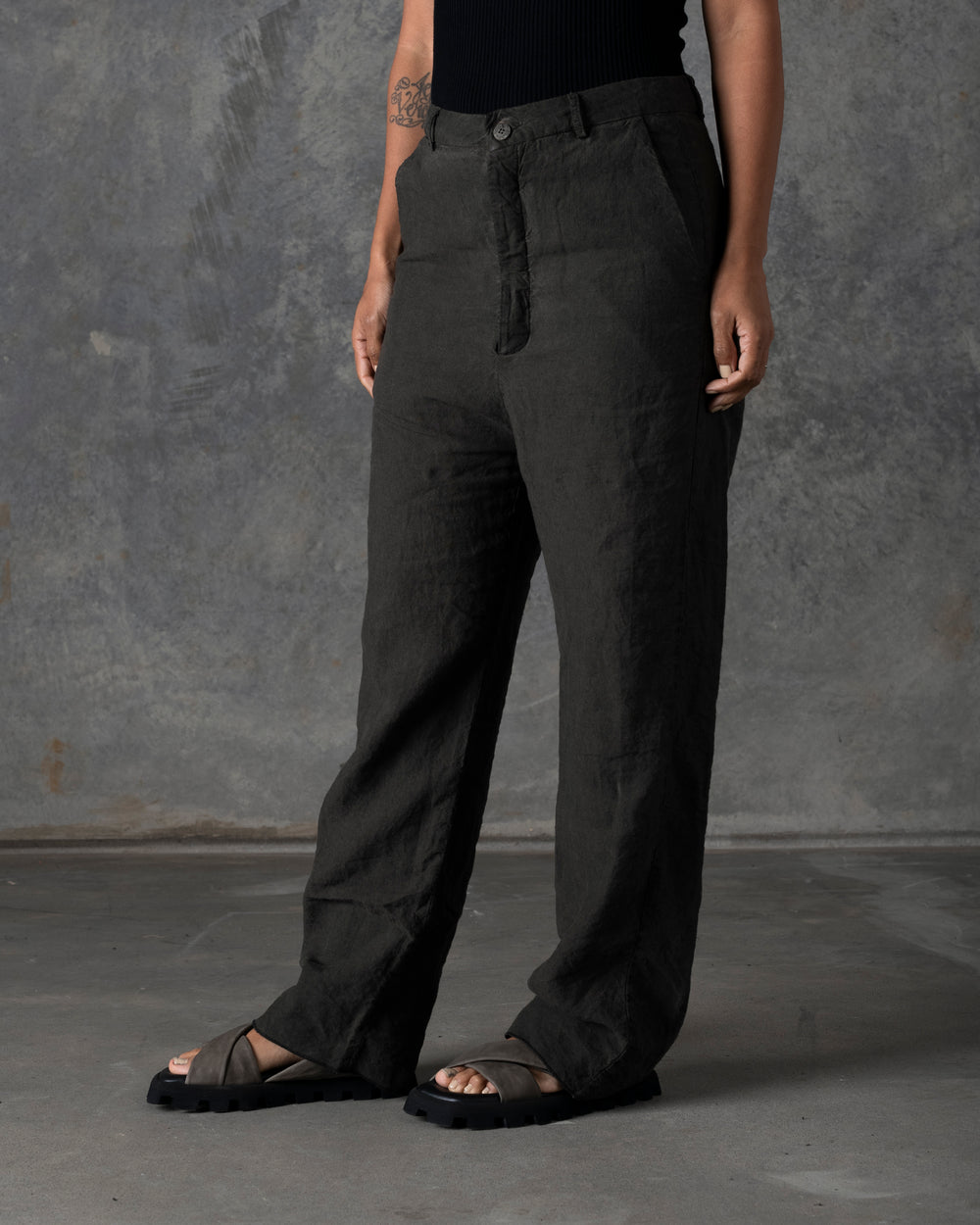 Large Fit Pant Button Closure Dark Grey / Brown T-103