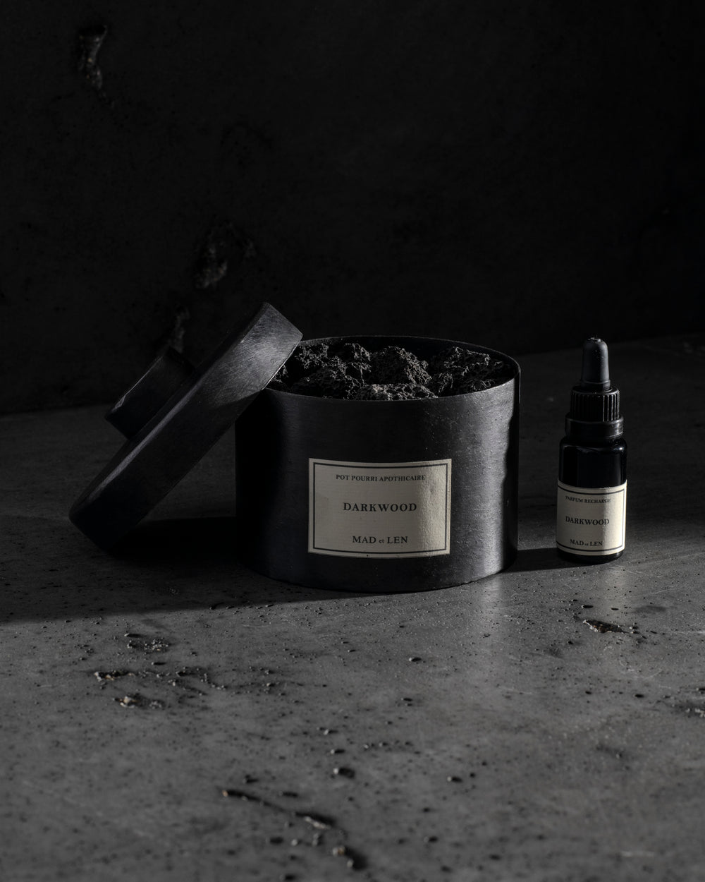 Pot Pourri Apothicaire Petit Lava Rock + Darkwood (15ml)