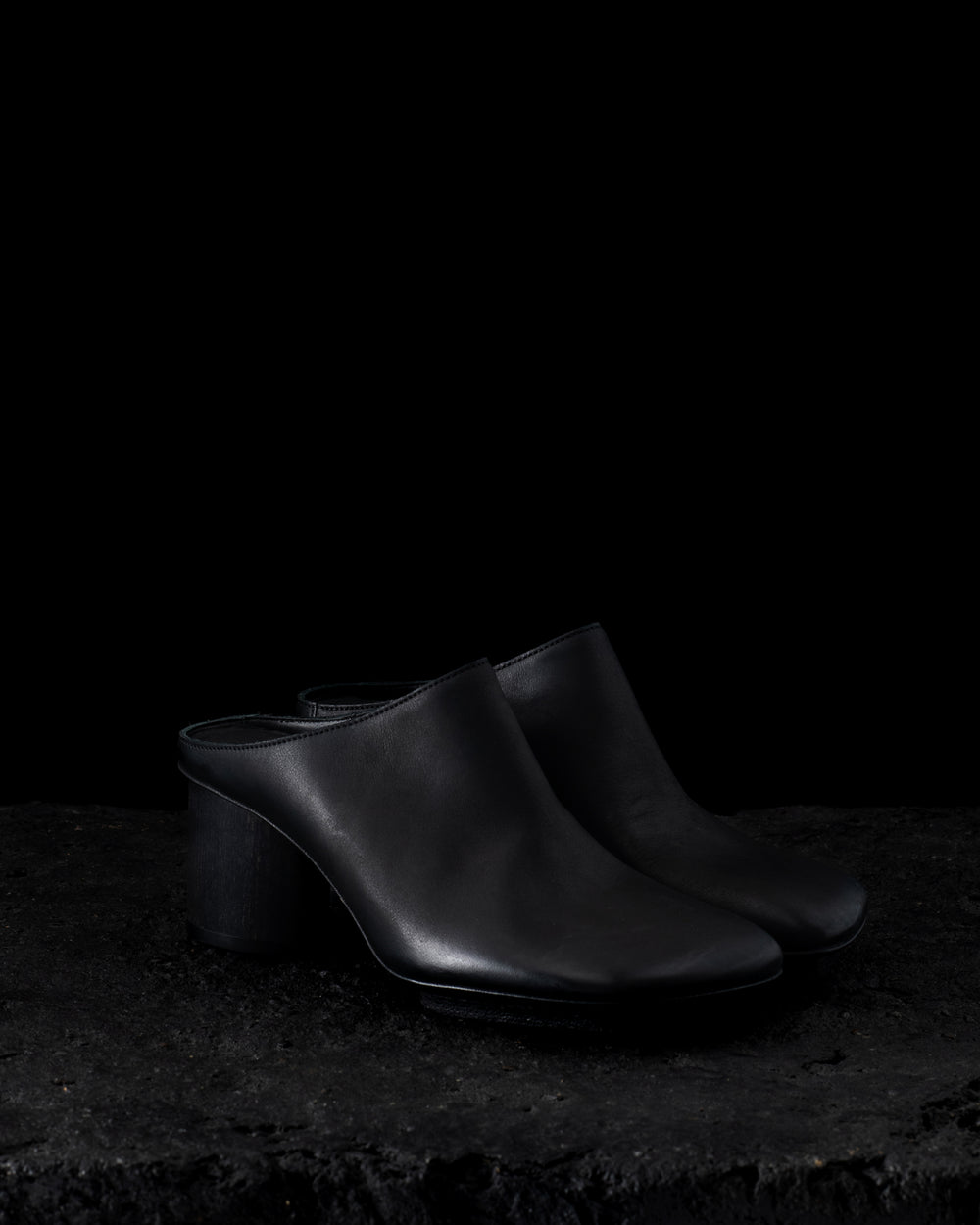 Leather Stone Mule Black